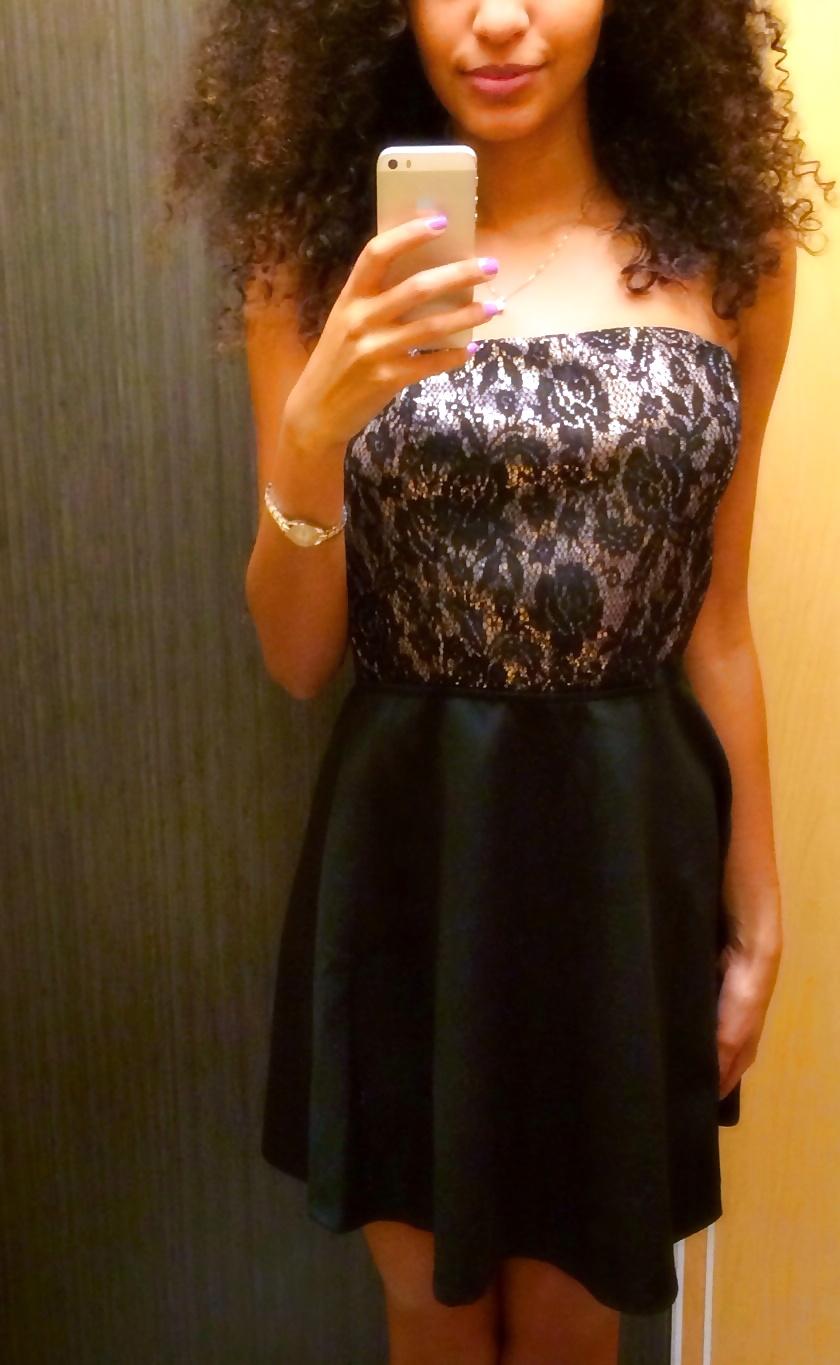 25P Selfless in clothing shop changing room