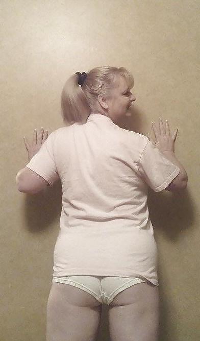 25P Matures and MILFs in White bottoms