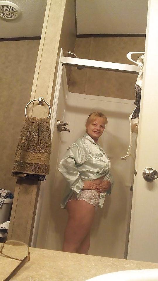 25P Matures and MILFs in White bottoms