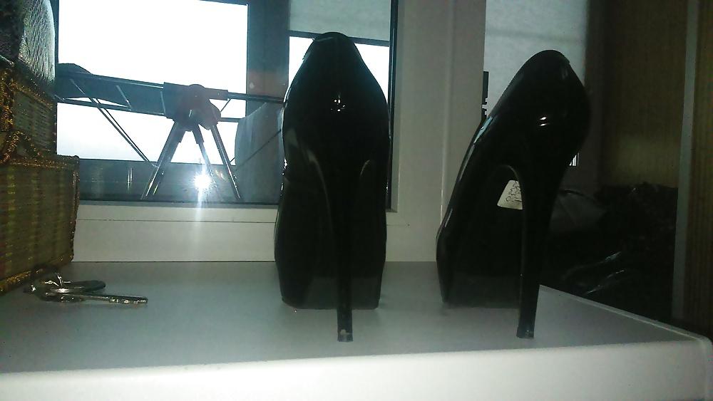 14P Fuck and cum on Nando Muzi heels