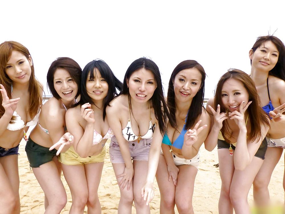 23P Beautiful Japanese Girls - Fantastic Beach Party