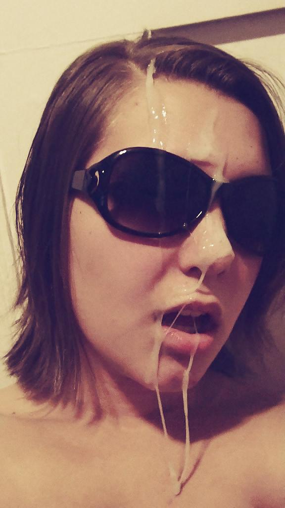19P Brünetten mit Sperma ins Gesicht