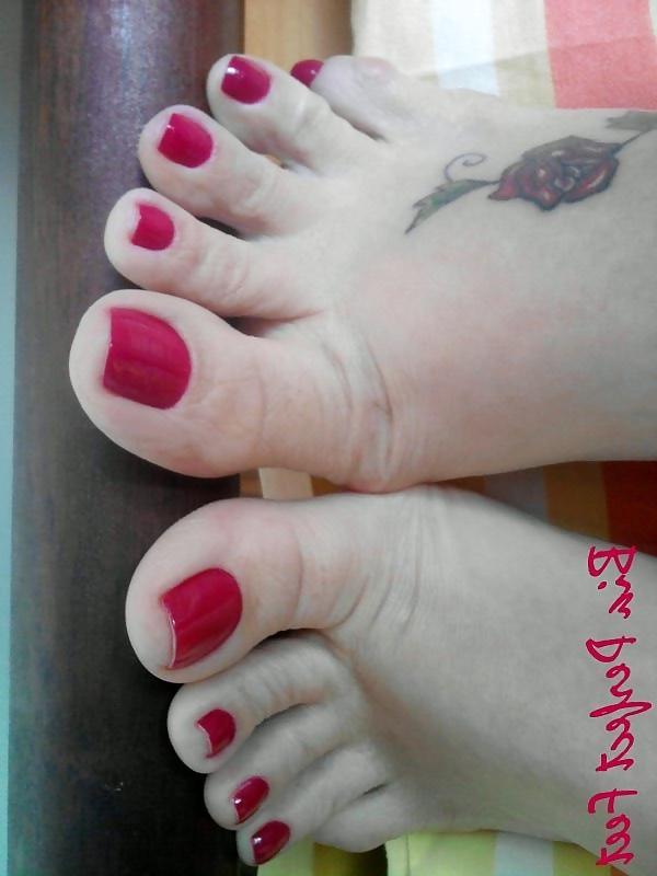21P Some very pretty feet