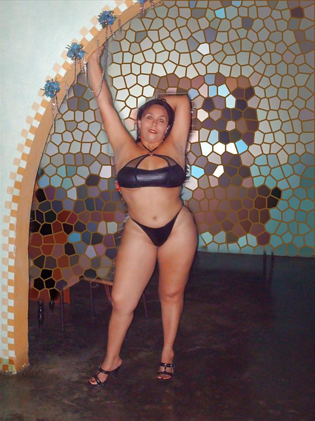 25P Latin mature teacher