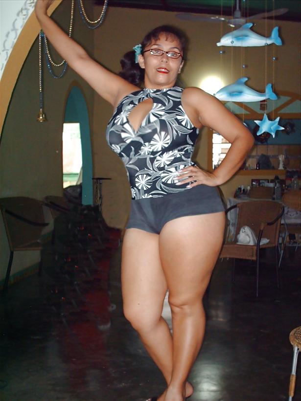 25P Latin mature teacher