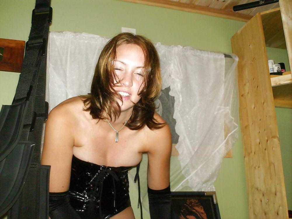 20P Young Girlfriend in Latex