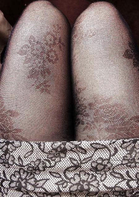 18P PANTYHOSED MILFS 2