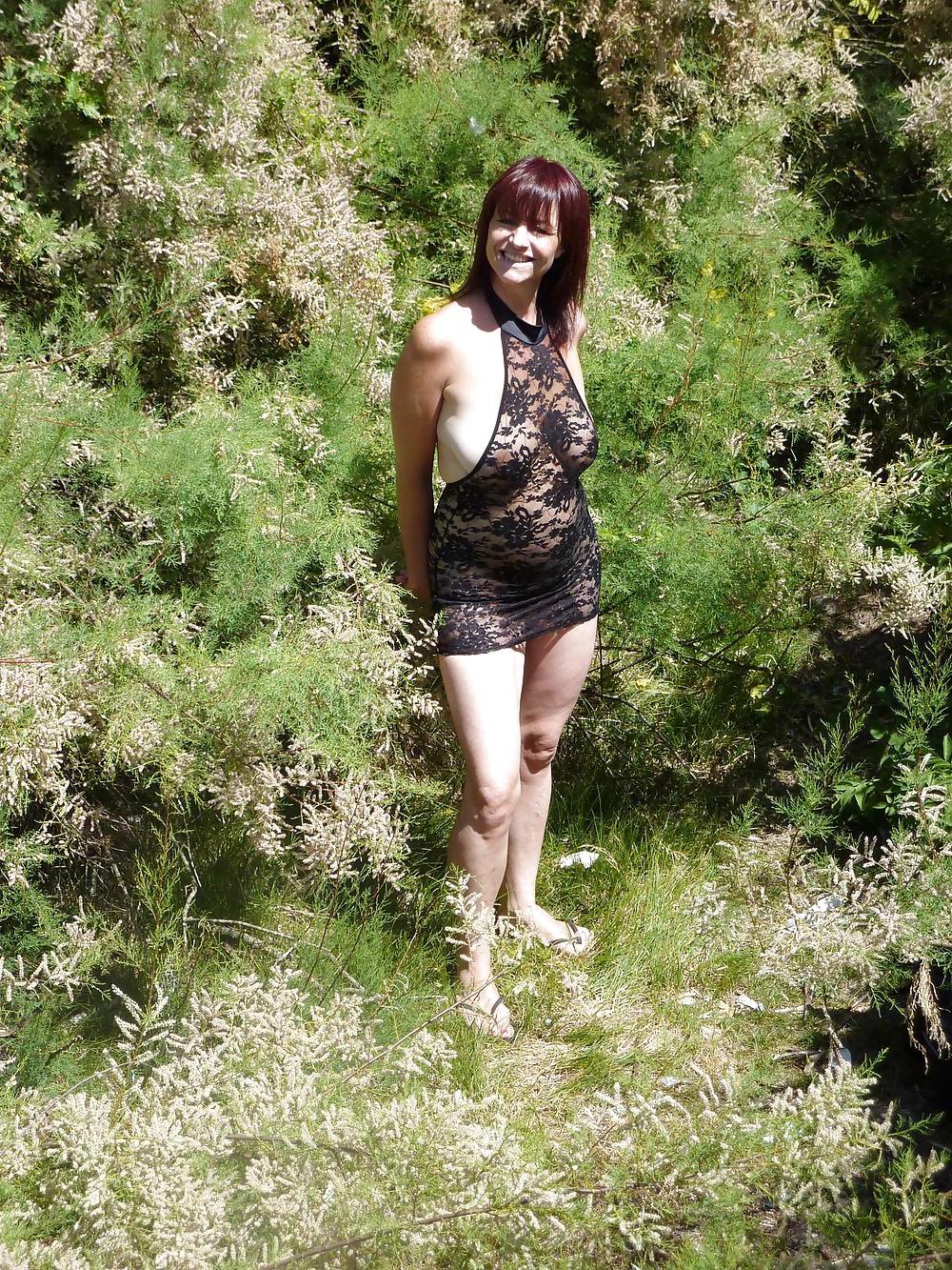 25P MILF Posing