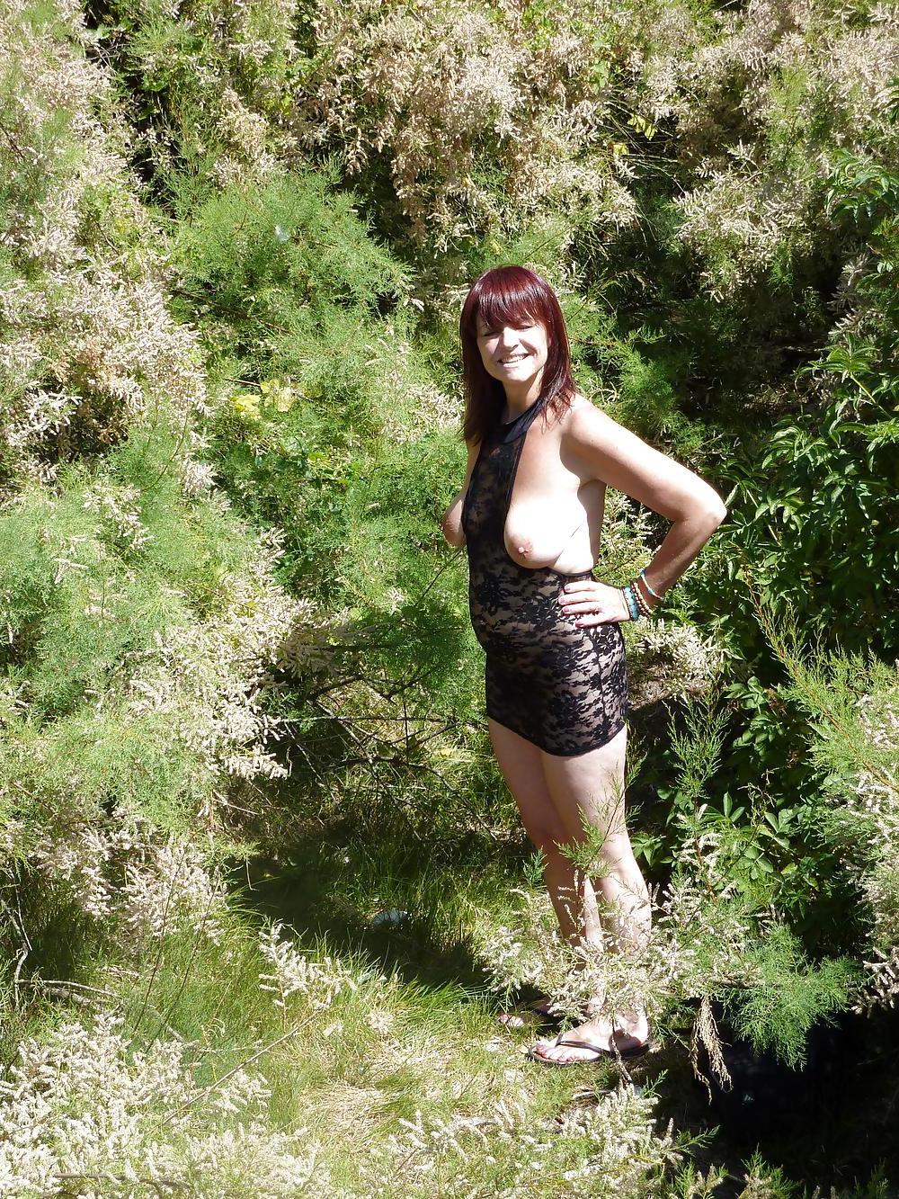 25P MILF Posing