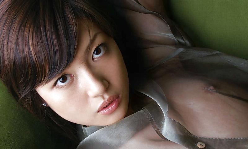 10P Japanese beauty takes a bath