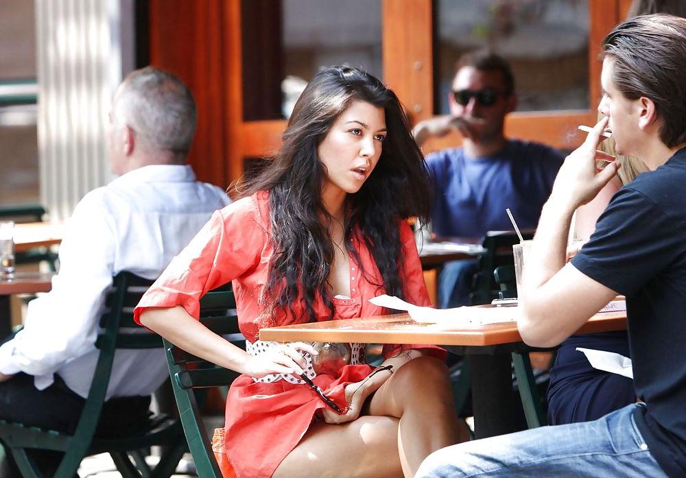 10P Kourtney Kardashian upskirts while having lunch at Bar Pitti
