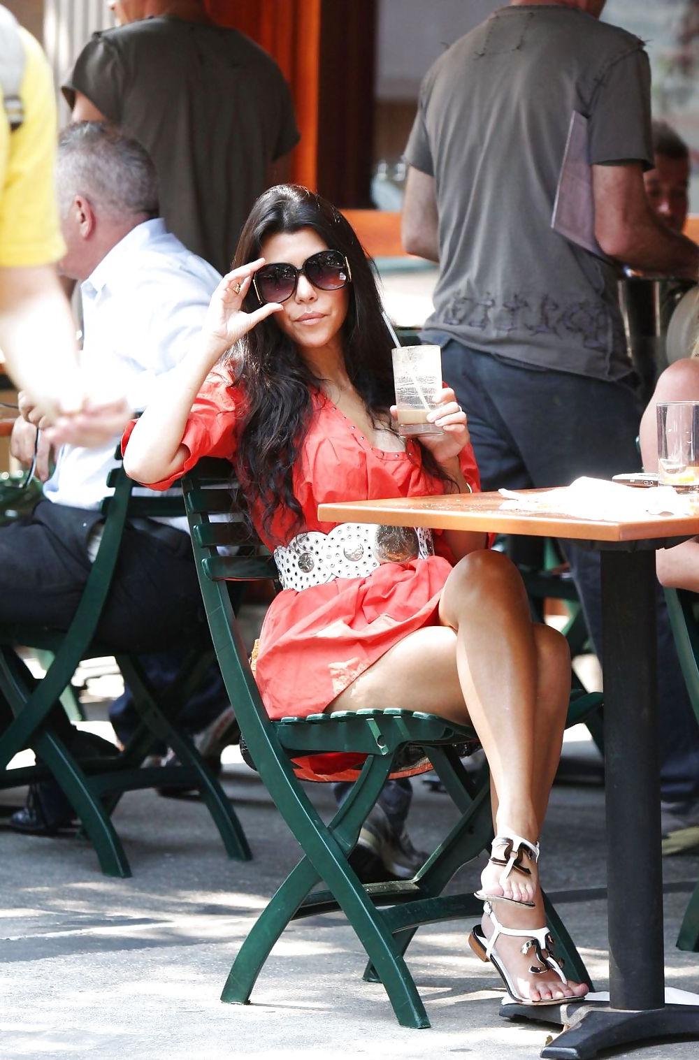 10P Kourtney Kardashian upskirts while having lunch at Bar Pitti