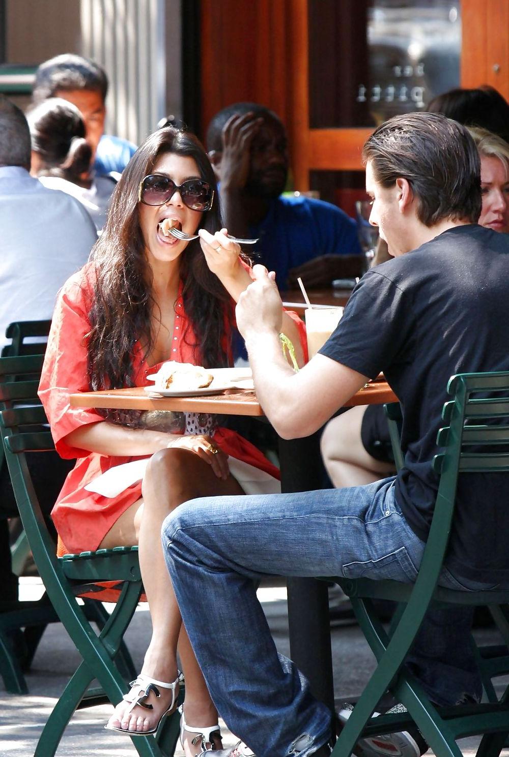 10P Kourtney Kardashian upskirts while having lunch at Bar Pitti
