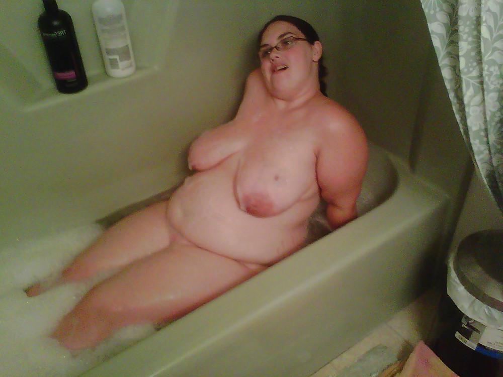 9P Wife bath time 
