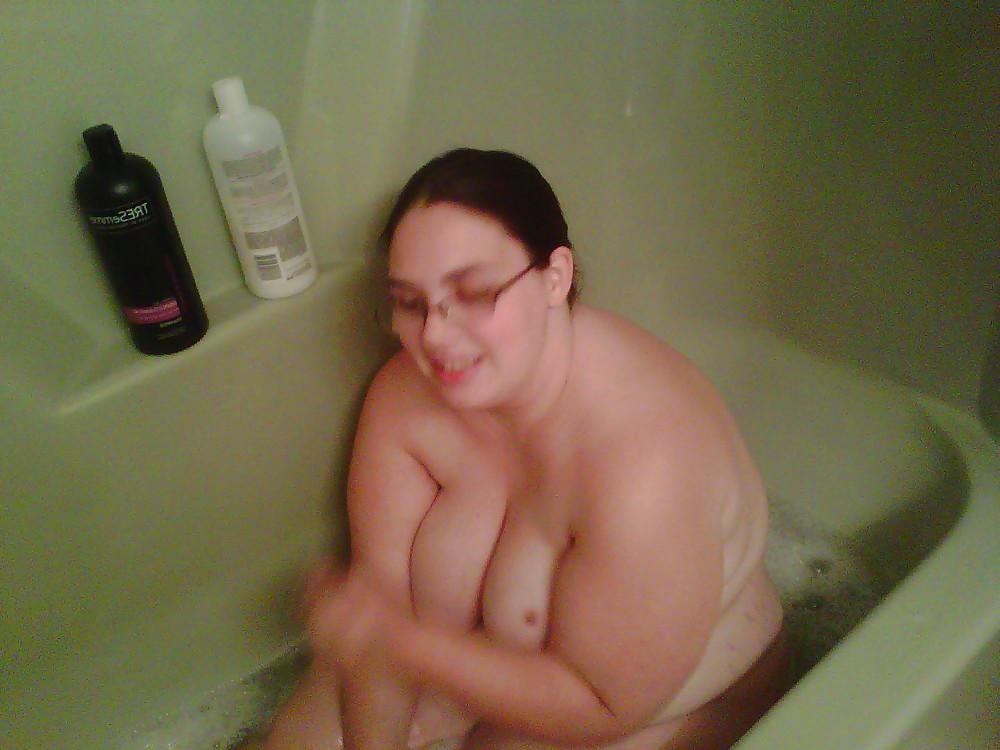 9P Wife bath time 