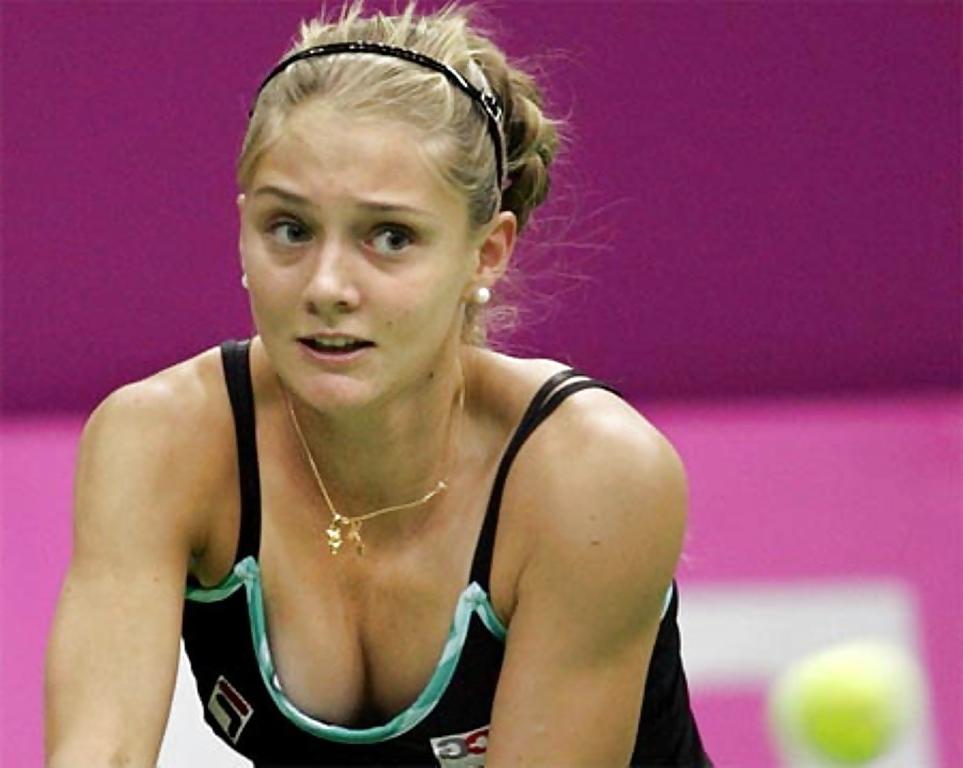 21P Tennis beauties