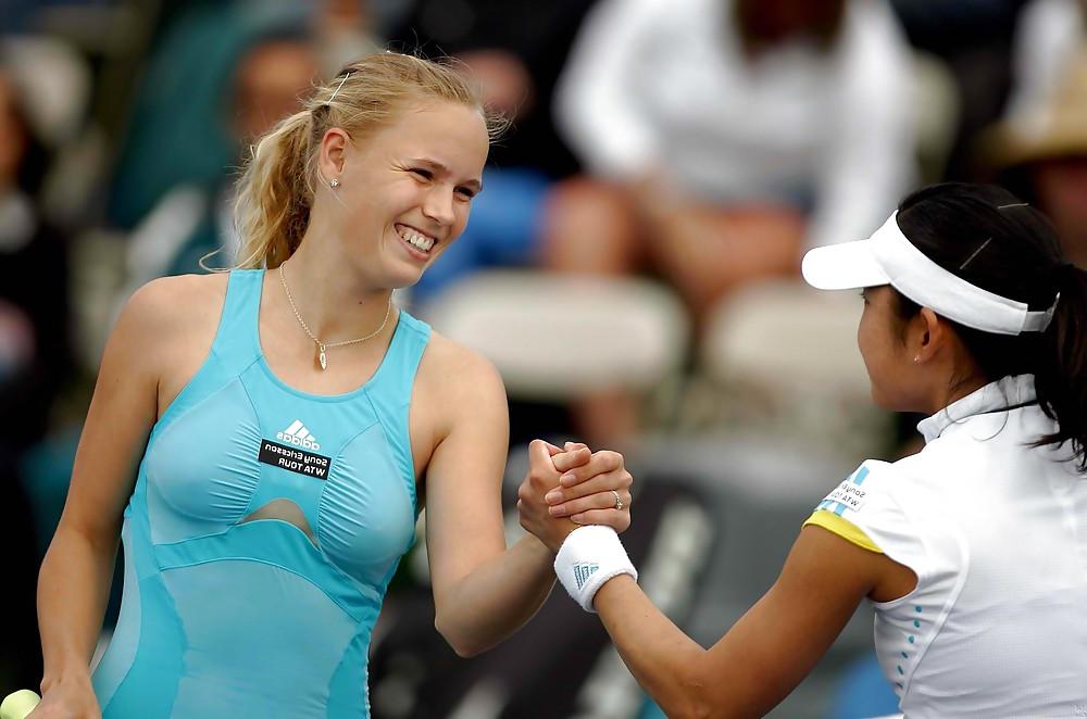 21P Tennis beauties