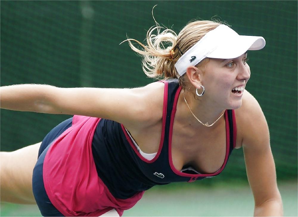 21P Tennis beauties