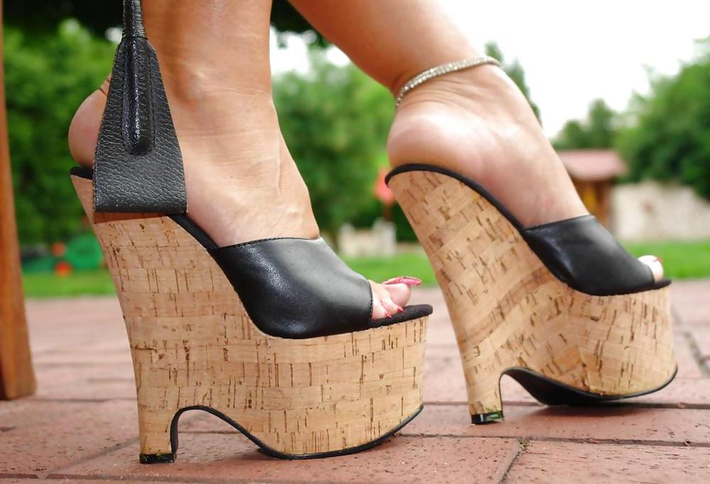 25P Some nice platforms to cum on