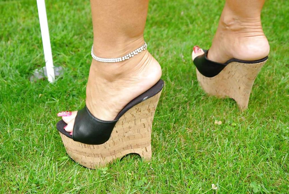25P Some nice platforms to cum on