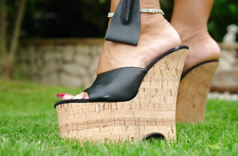 25P Some nice platforms to cum on