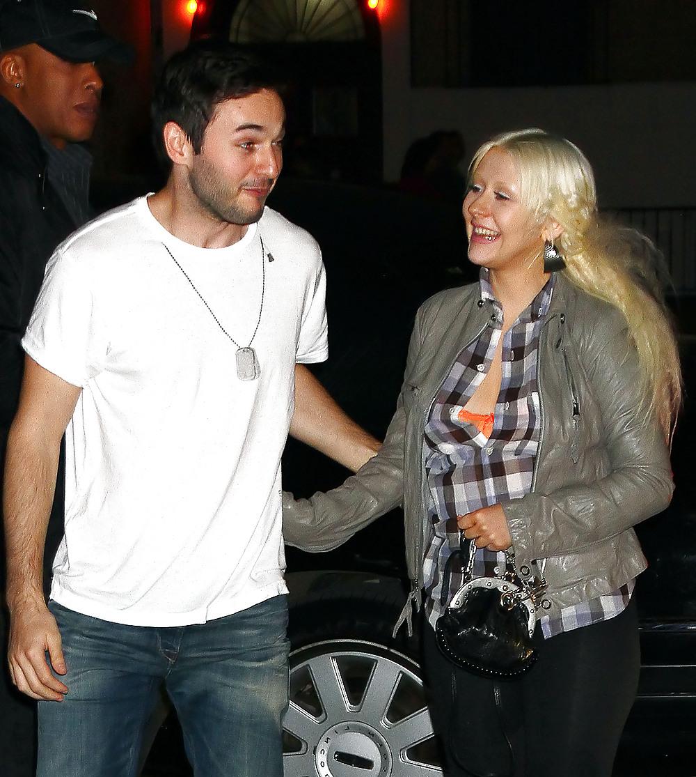 21P Christina Aguilera Bra Peek At Darby Nightclub with Matt
