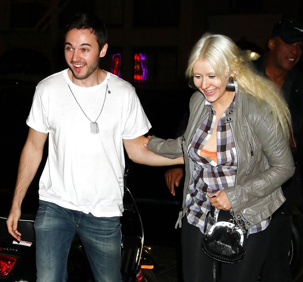 21P Christina Aguilera Bra Peek At Darby Nightclub with Matt