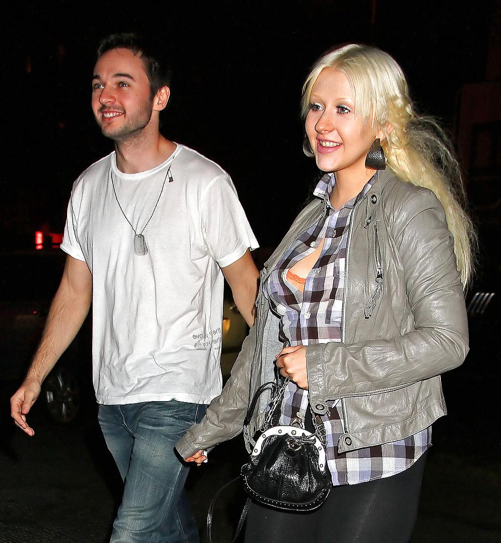 21P Christina Aguilera Bra Peek At Darby Nightclub with Matt