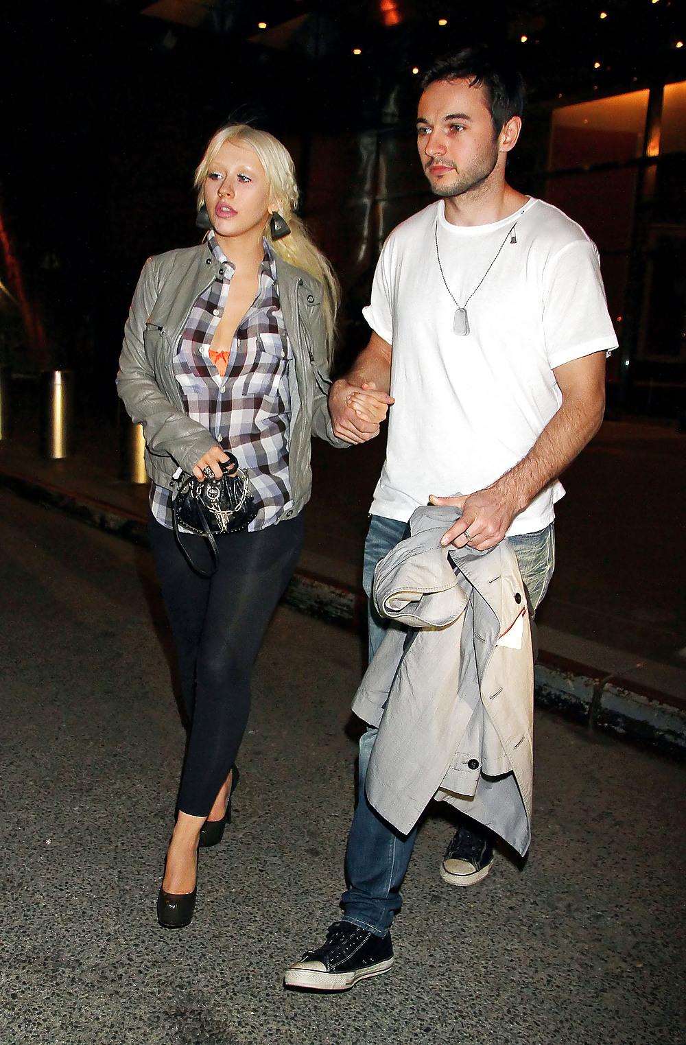 21P Christina Aguilera Bra Peek At Darby Nightclub with Matt