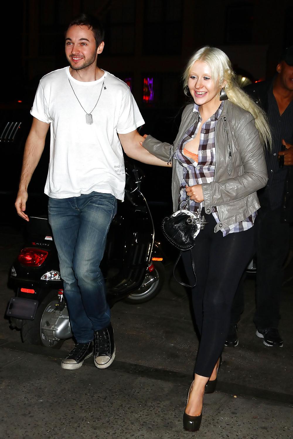 21P Christina Aguilera Bra Peek At Darby Nightclub with Matt