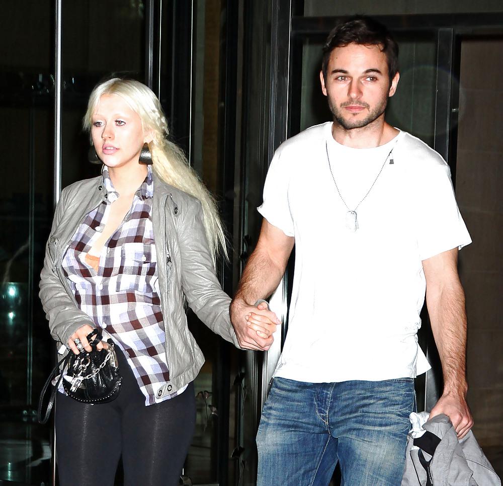 21P Christina Aguilera Bra Peek At Darby Nightclub with Matt