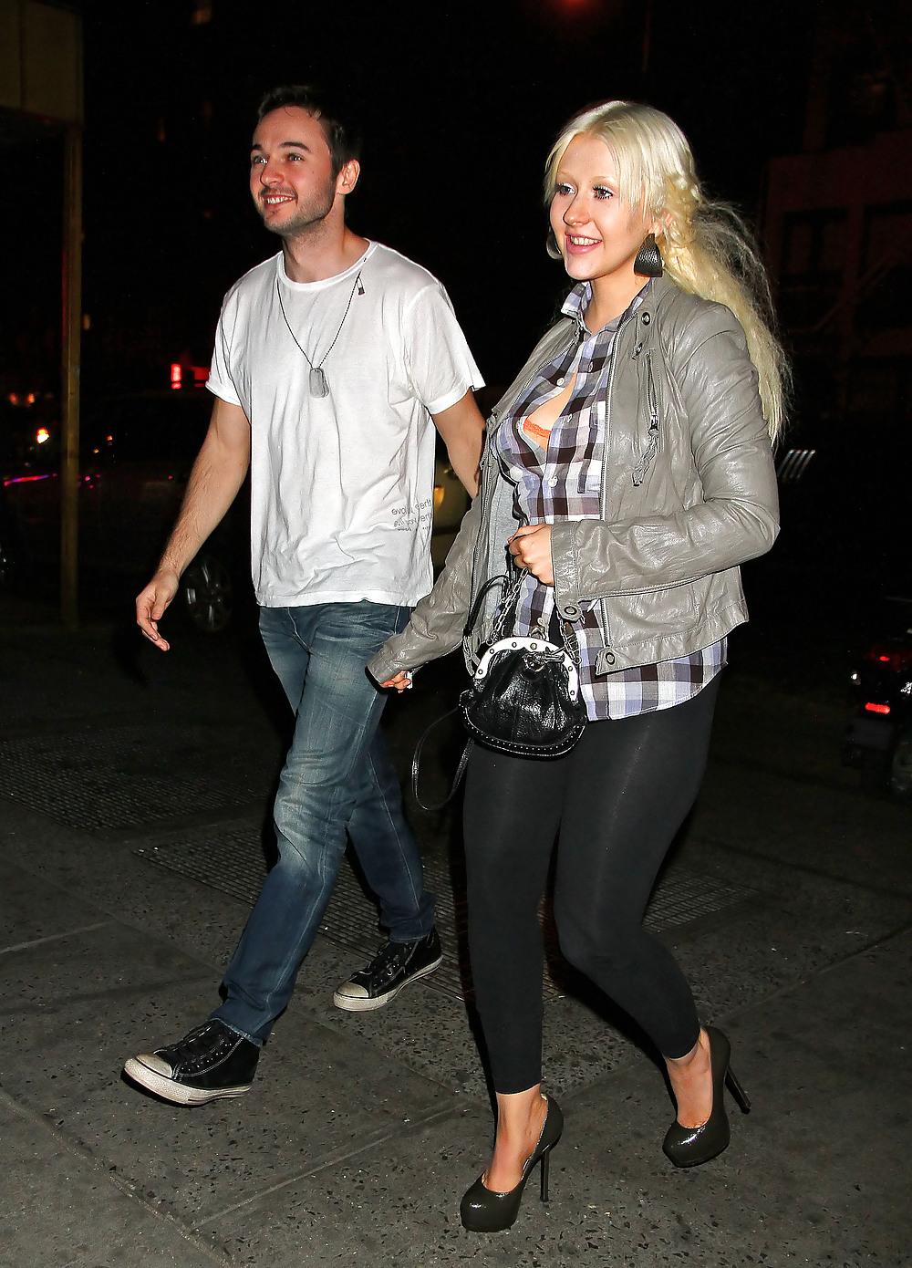 21P Christina Aguilera Bra Peek At Darby Nightclub with Matt