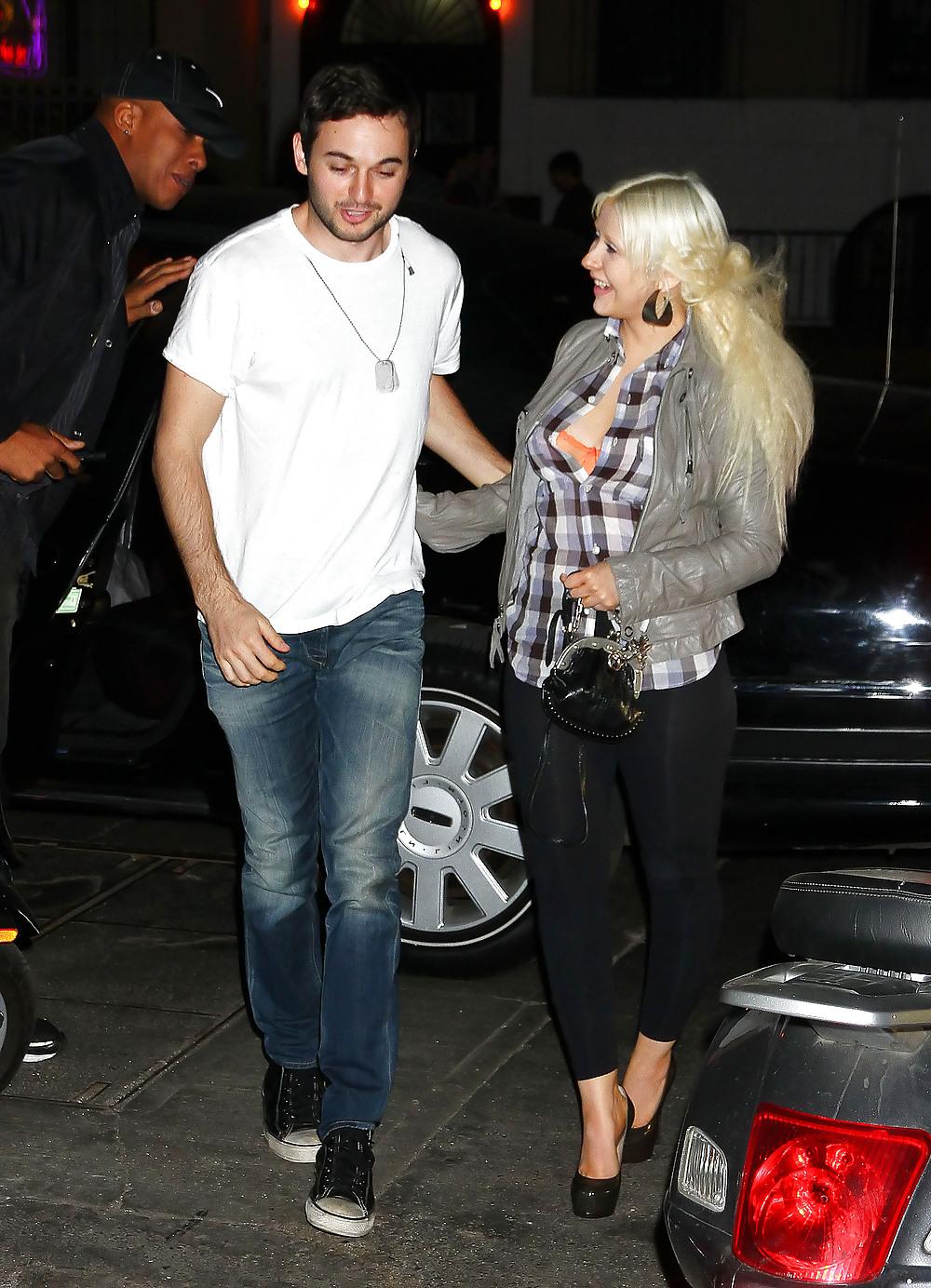21P Christina Aguilera Bra Peek At Darby Nightclub with Matt