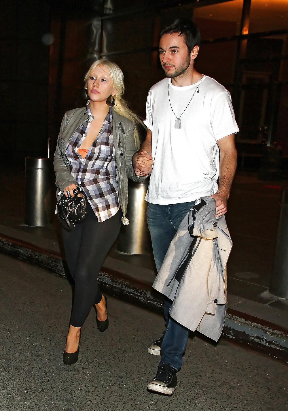 21P Christina Aguilera Bra Peek At Darby Nightclub with Matt