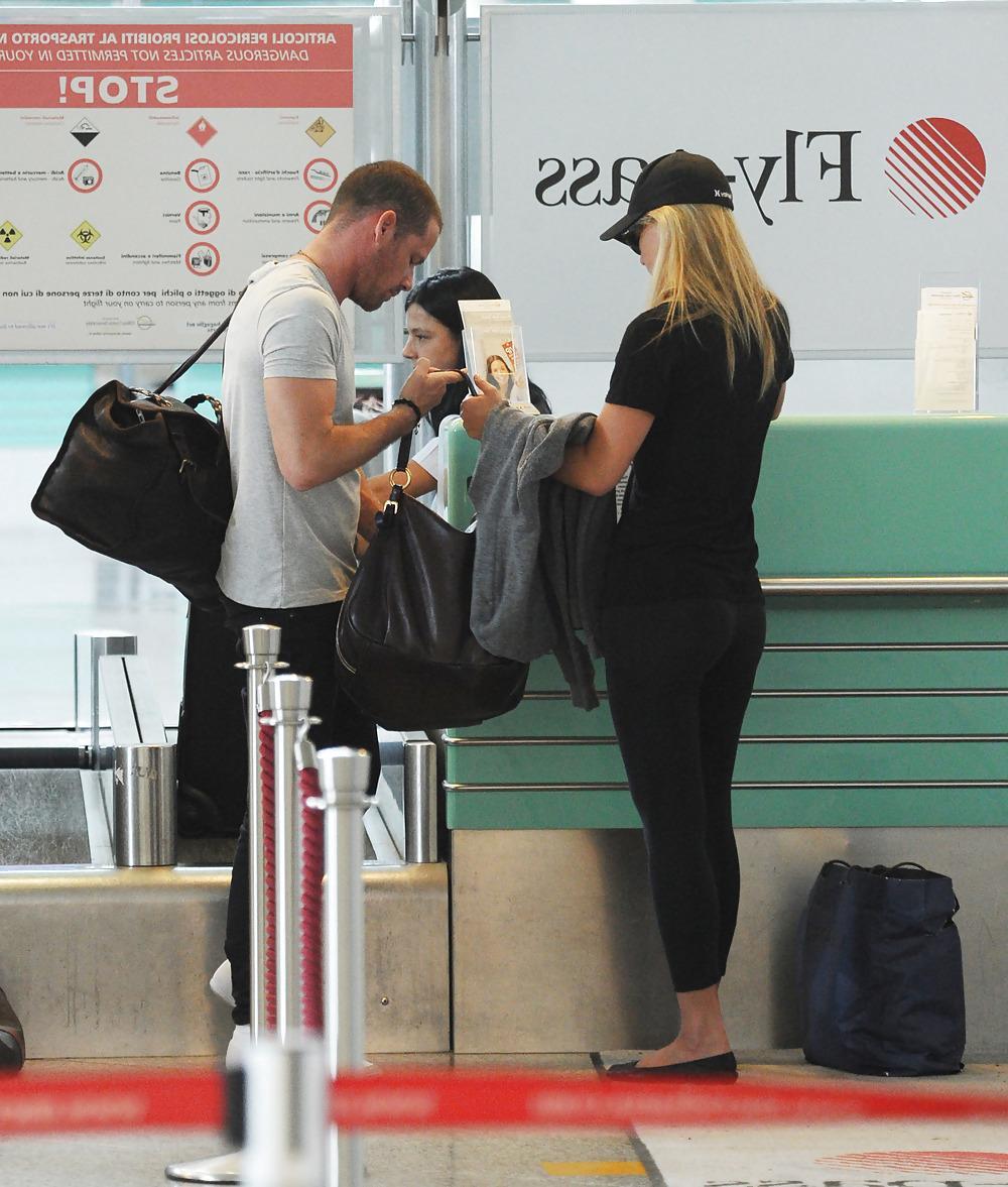 12P Bar Refaeli Super Tight Leggings With  Ass Shots in Olbia