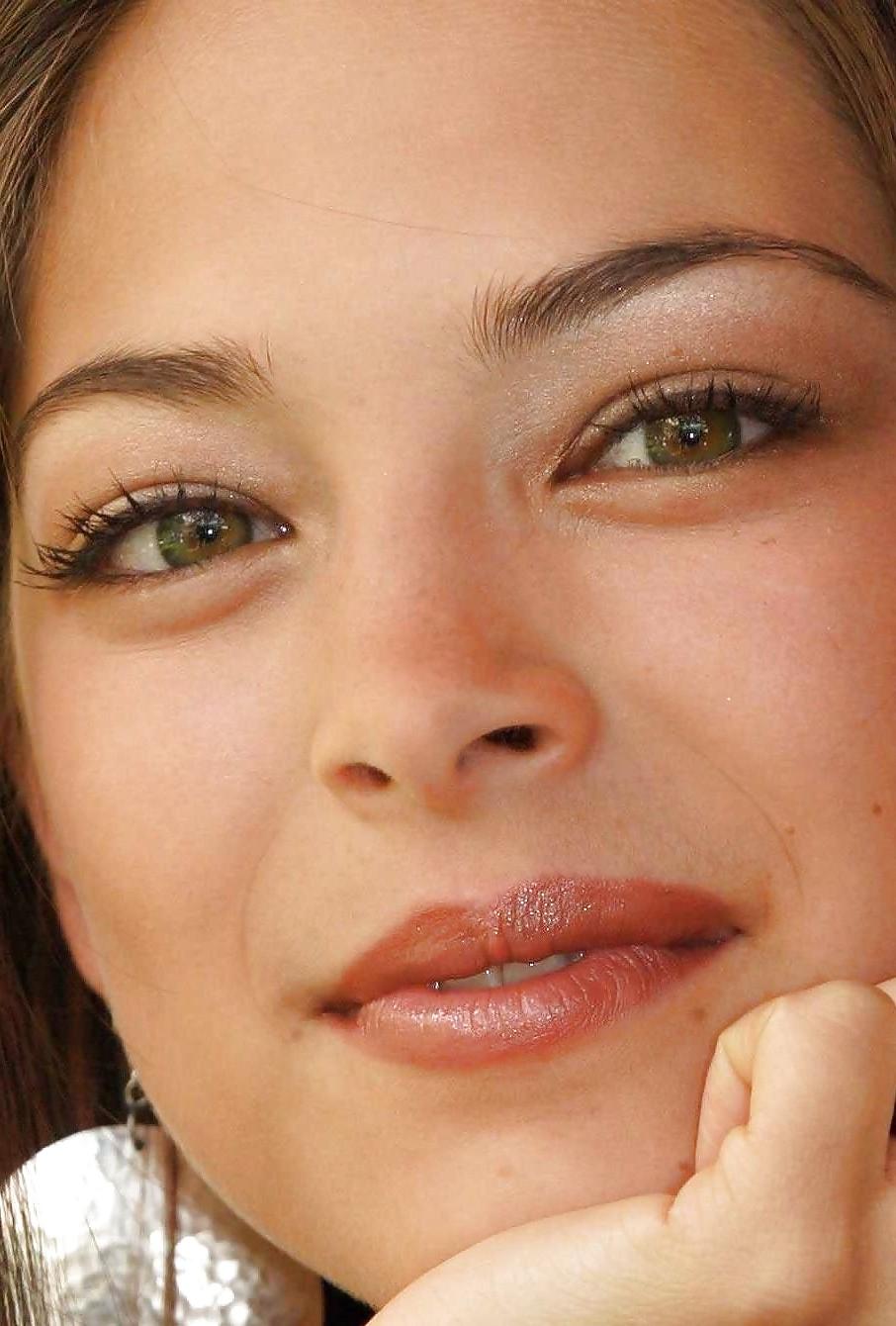 23P Perfect celeb faces i would love to cover in spunk :)