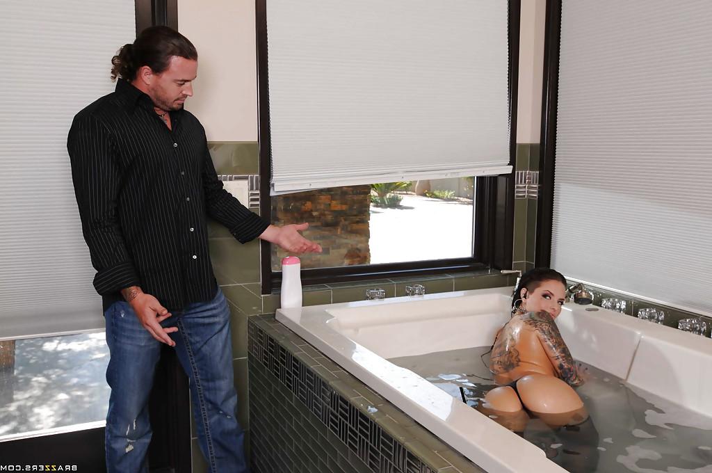 16P Slutty teen Christy Mack gets banged hardcore anally in the bath