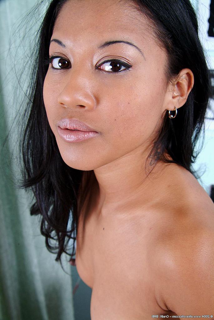 16P Ebony first timer with long nipples stretching labia lips to extreme