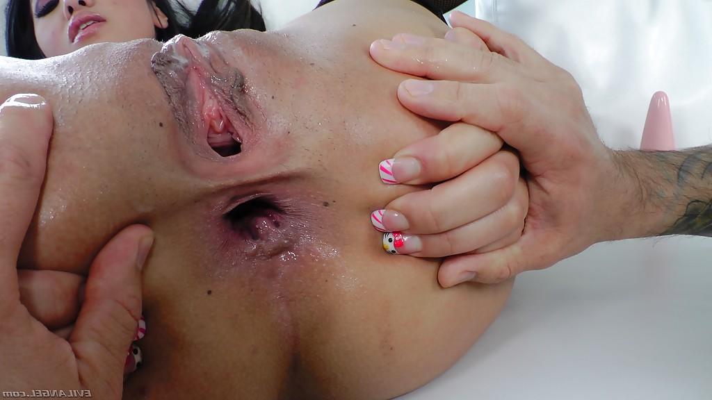 16P Sexy asian babe Jayden Lee gives a blowjob and gets pounded hardcore