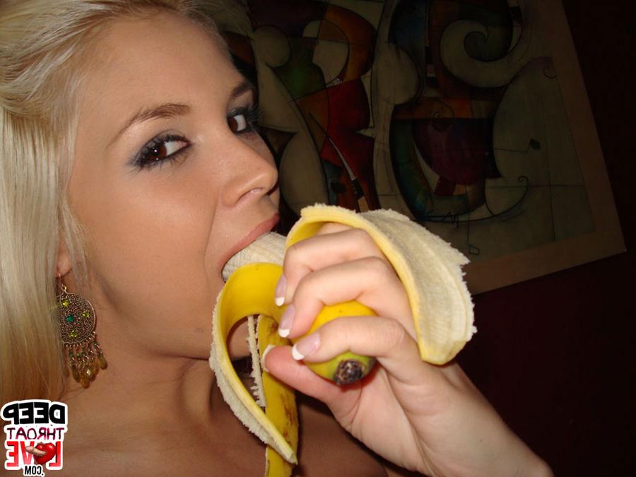 16P Sexy babe with huge boobs Sarah Vandella spreading her cunt