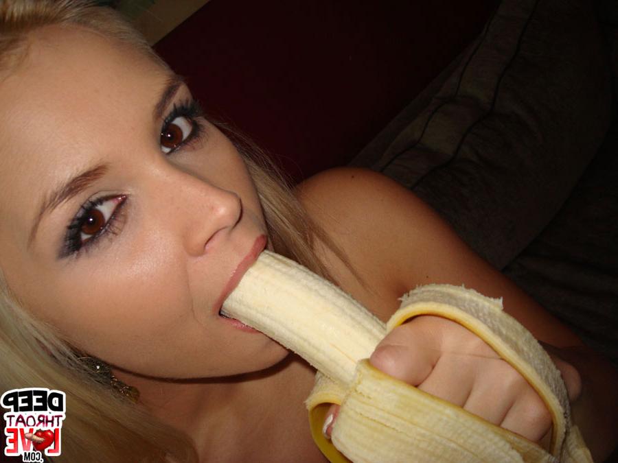 16P Sexy babe with huge boobs Sarah Vandella spreading her cunt