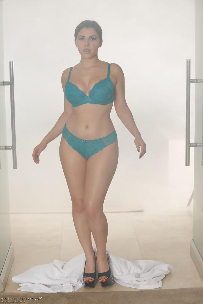 16P Wet Euro chick Valentina Nappi removing lingerie and high heels in bath