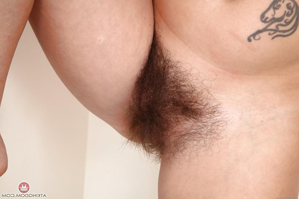 16P Chubby blonde mom Elle Macqueen tugging on pubic hairs to expose pink cunt