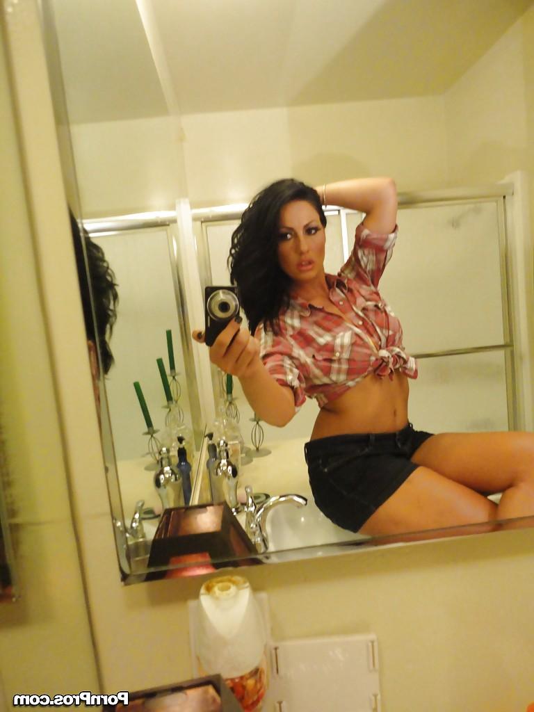 16P Brunette slut Tiffany Brookes taking mirror self shots while undressing