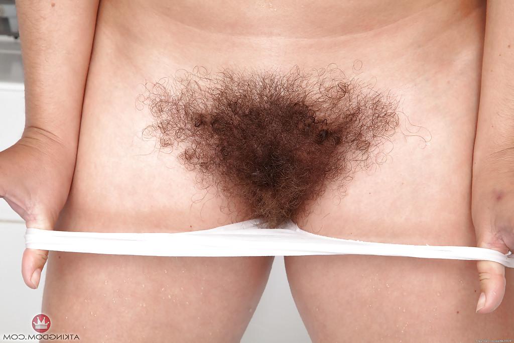 16P Older Euro lady Elle Macqueen freeing hairy cooter from cotton panties
