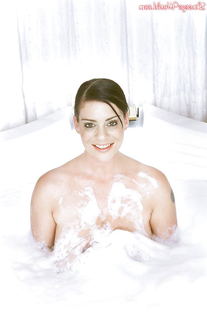 16P Amazing babe with stunning pair of juggs Linsey Dawn McKenzie solo scenes