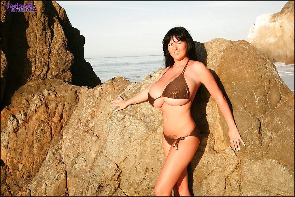 12P Brunette busty babe in tiny bikini Rachel Aldana posing outdoor