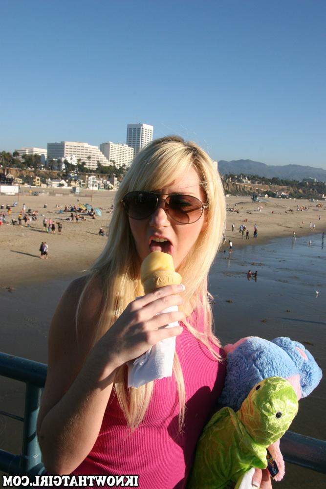 16P Amateur girlfriend Missy Woods shows her tits and has hot sex