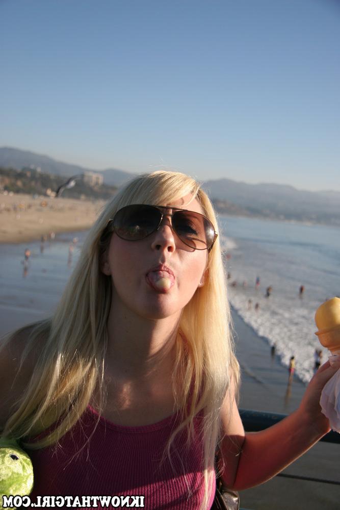 16P Amateur girlfriend Missy Woods shows her tits and has hot sex