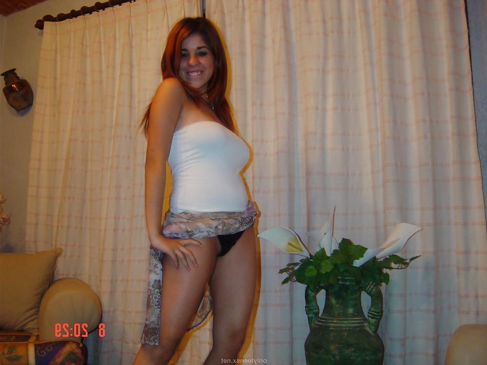 25P Colombiana tetona mamando hay video 